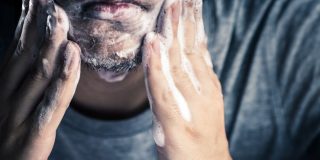 The first wash after beard transplantation is very important in the healing process.